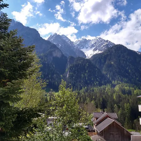 Haus Flua *